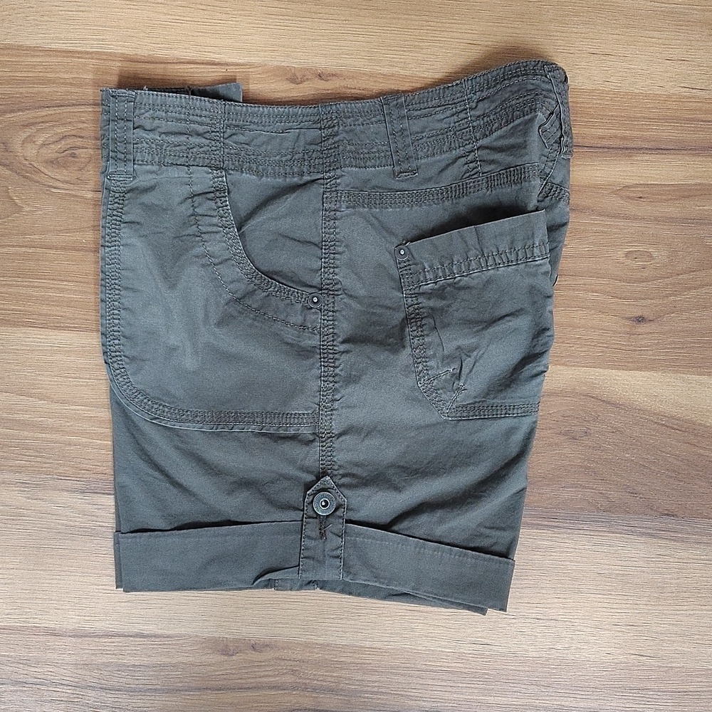 I-N-C International Concepts Ladies Summer Cargo Shorts,  Ladies Size 4,  Brown